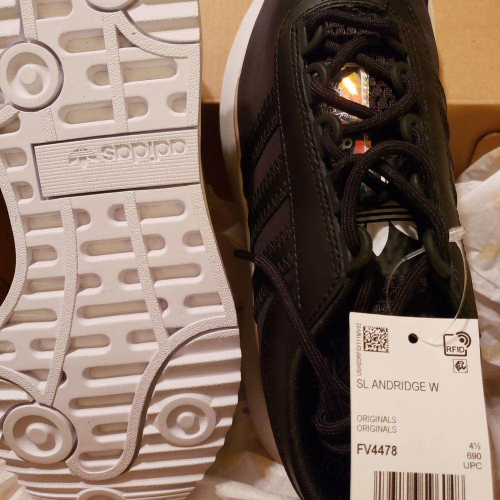 Adidas Originals SL Aldridge W, Size 6, Black Sneakers